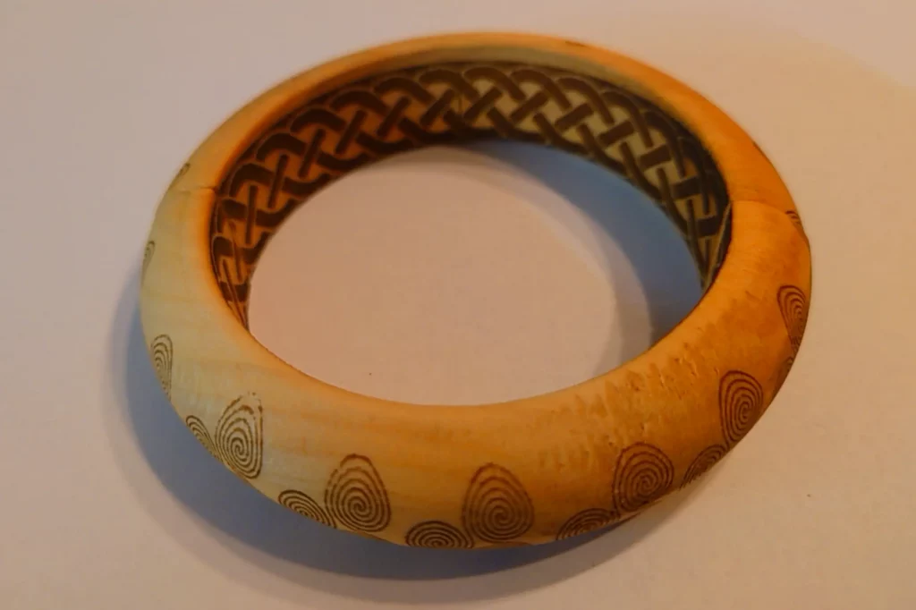 Armreif-Gravuren-Laser-Keltisch-Holz