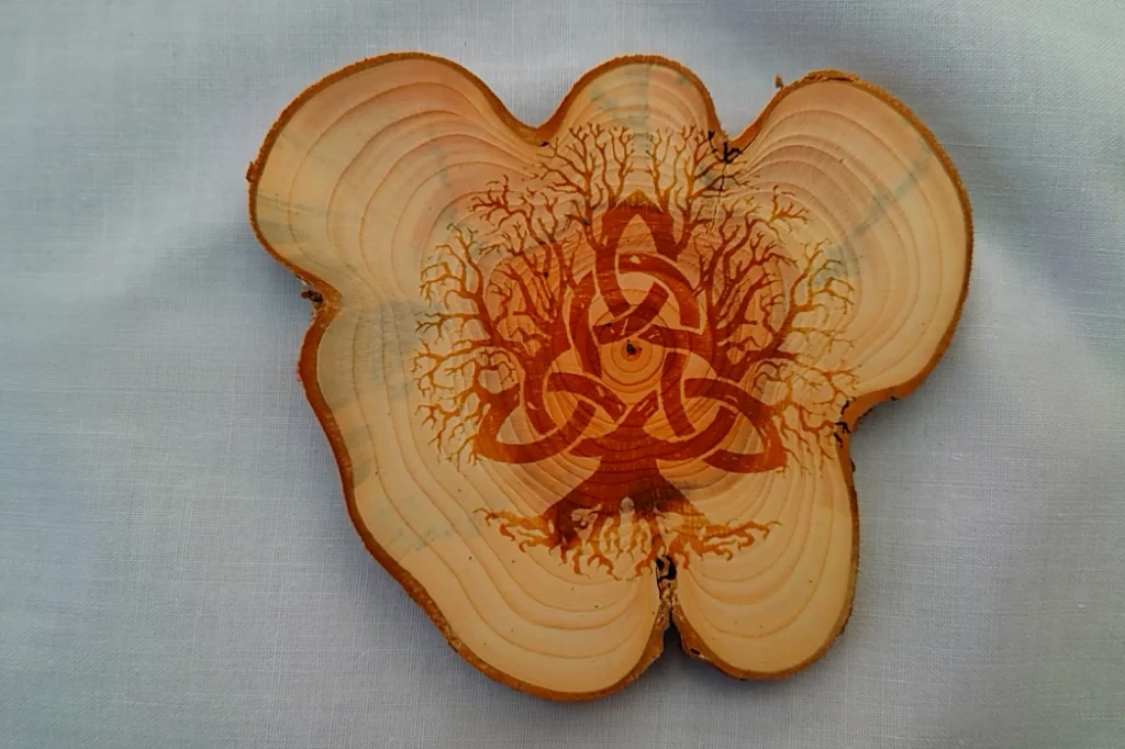 Holz-kunstvoll-Laser-Gravuren